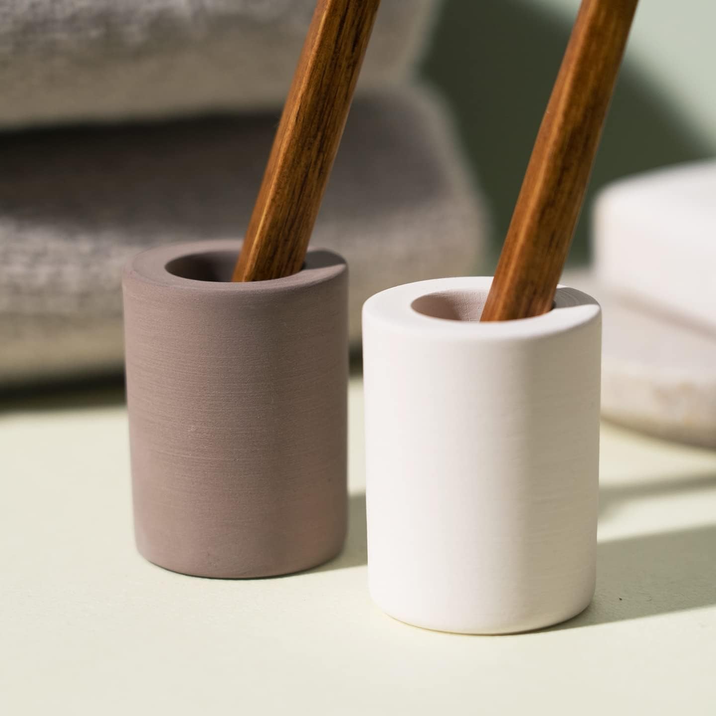 Dr NOAH Ceramic Toothbrush Holders 2-Pack - Pink Beige Chocolate Brown