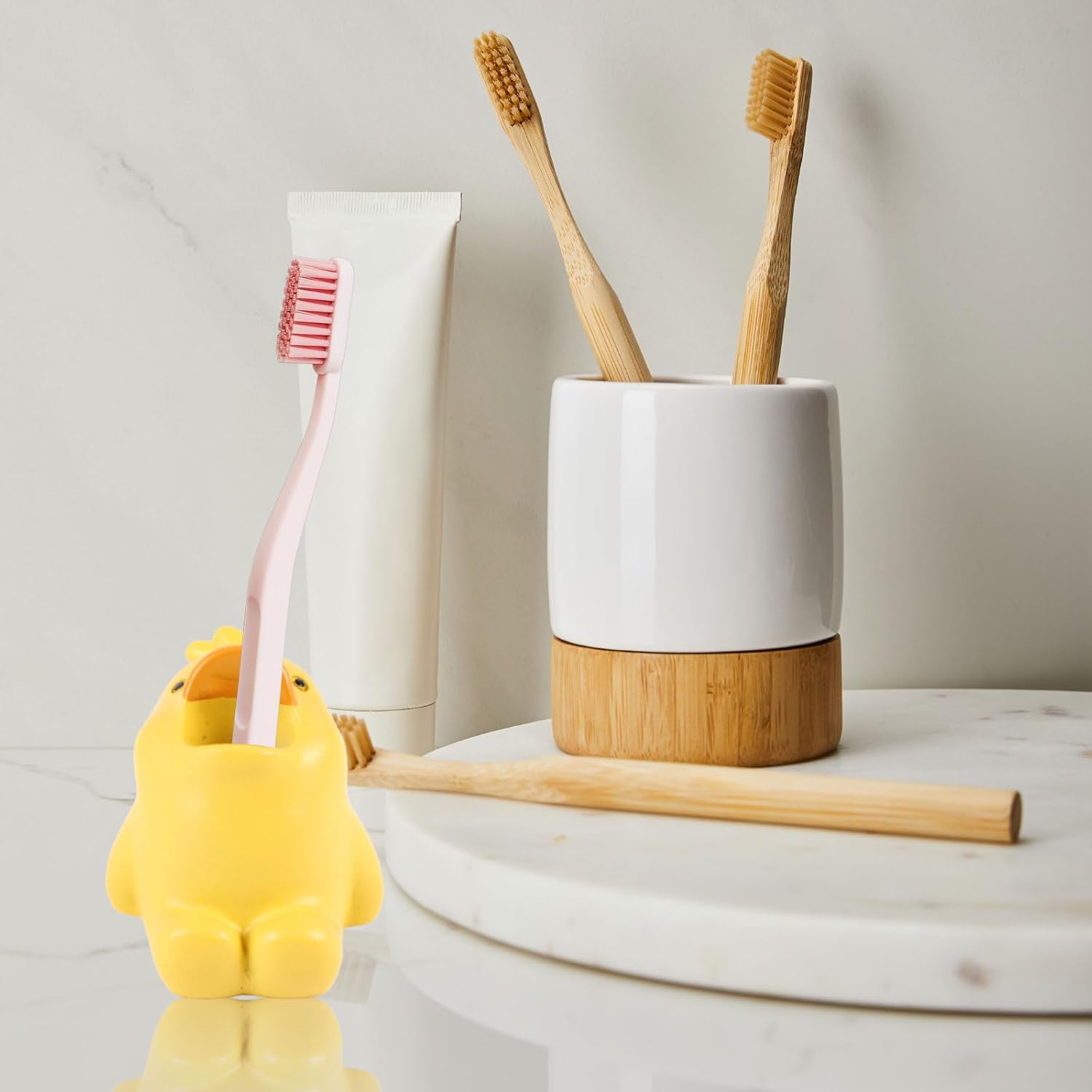 ADORABLE RESIN TOOTHBRUSH HOLDER - CUTE DUCK PEN PENCIL