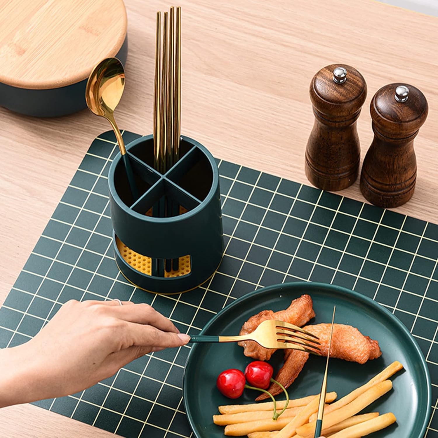Omosiroi Toothbrush Holder - Modern Compact and Multipurpose