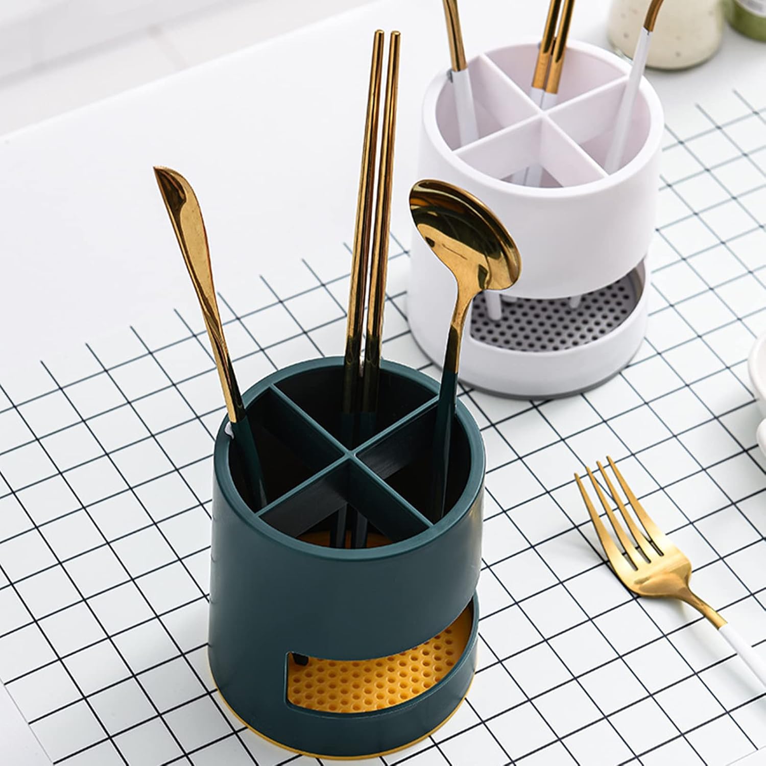 EAPMIC 4-Slot Plastic Toothbrush and Toothpaste Holder Organizer Drainage System Modern Design