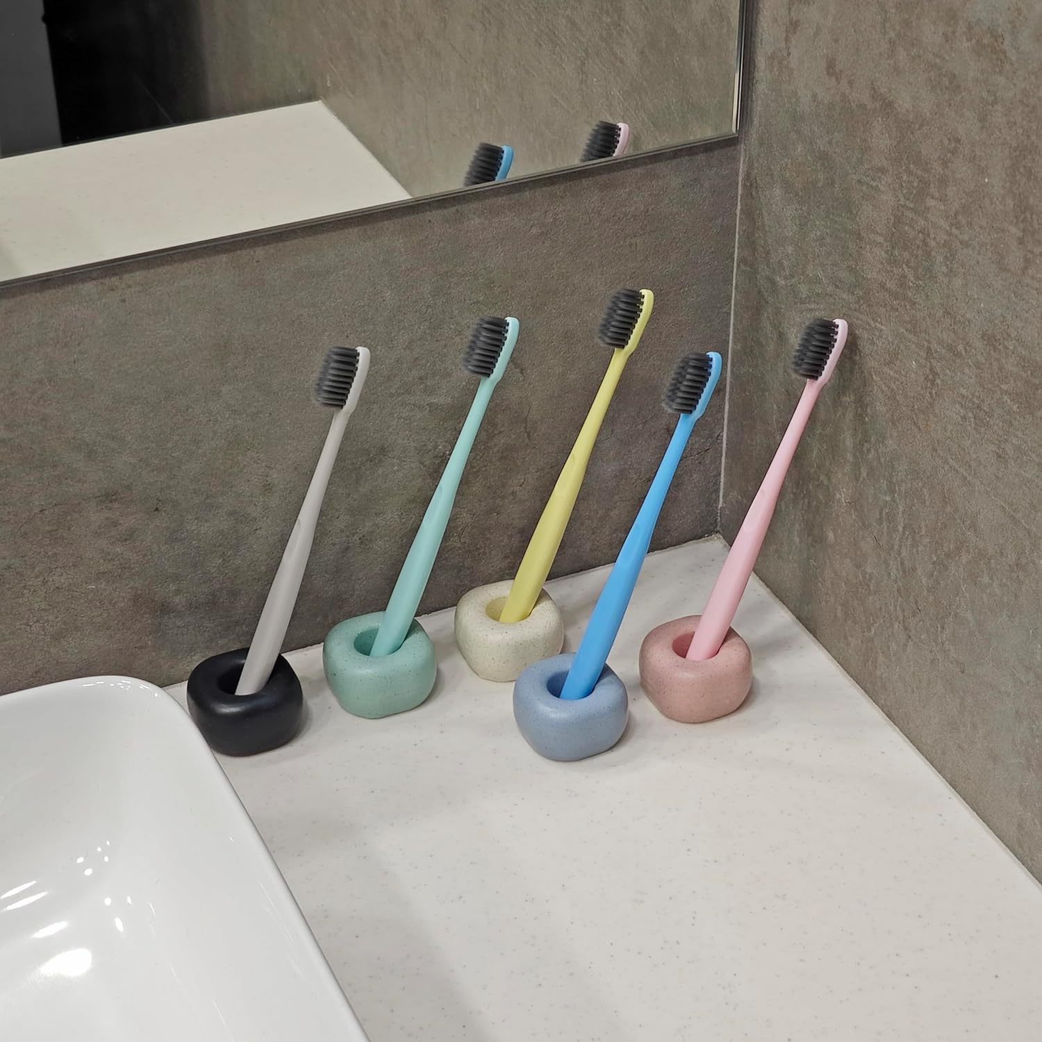QUICK DRY MOBILE TOOTHBRUSH HOLDER