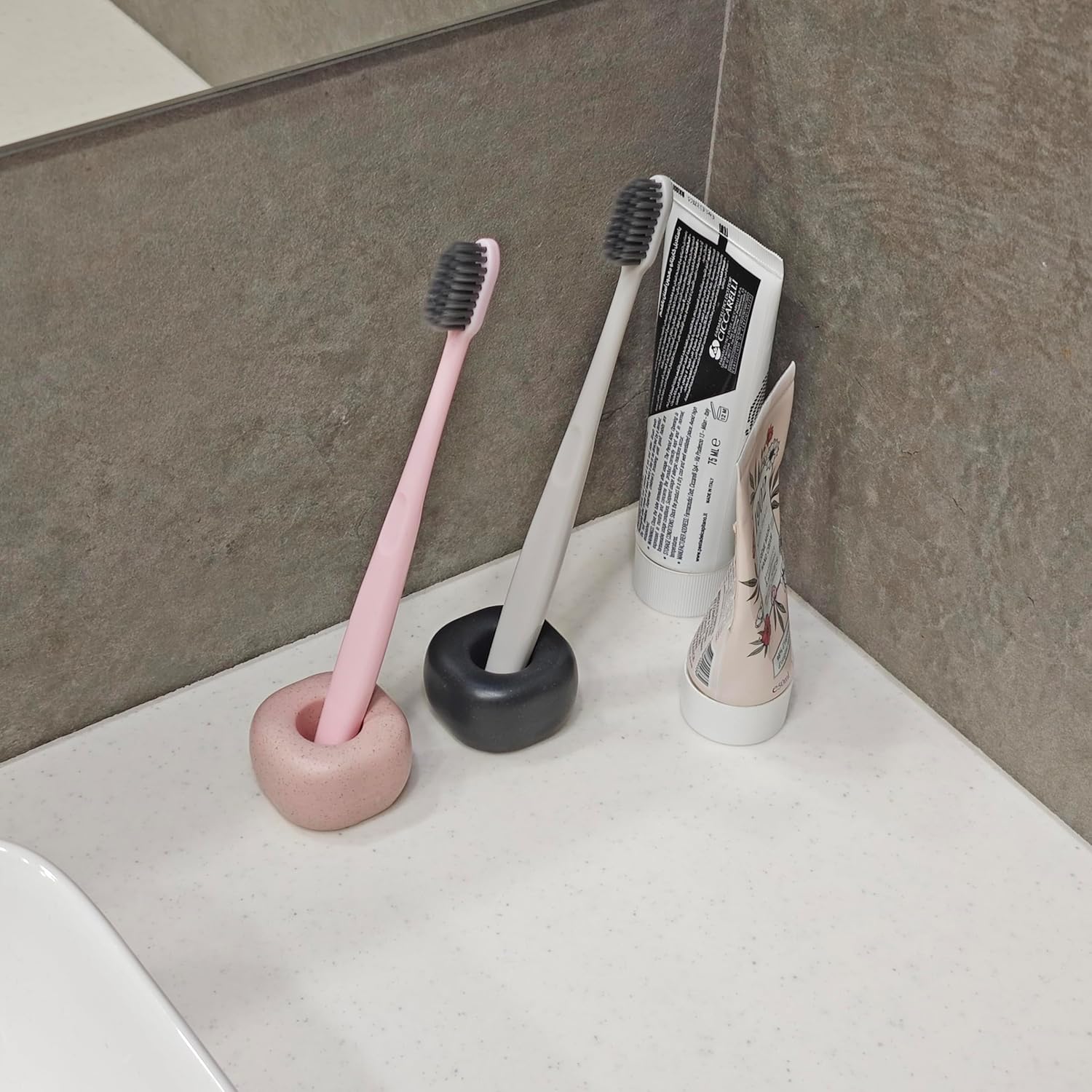 QUICK DRY MOBILE TOOTHBRUSH HOLDER